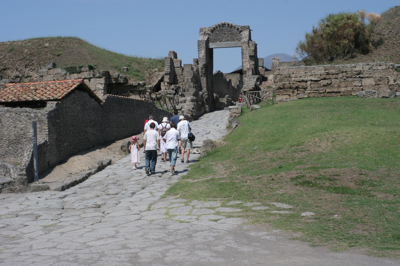 B&B Bonaventura Pompei Bagian luar foto